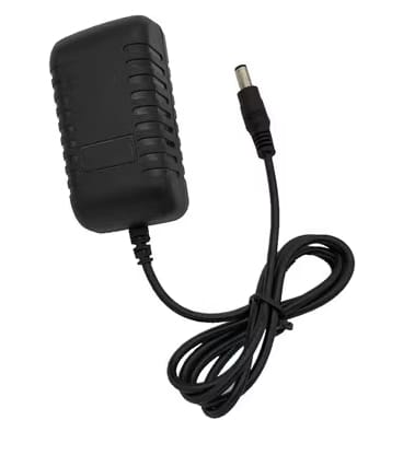 监控摄像头电源适配器示例图，适配器的功能是把交流电（AC）转换为直流电（DC），同时提供必要的保护和转换功能